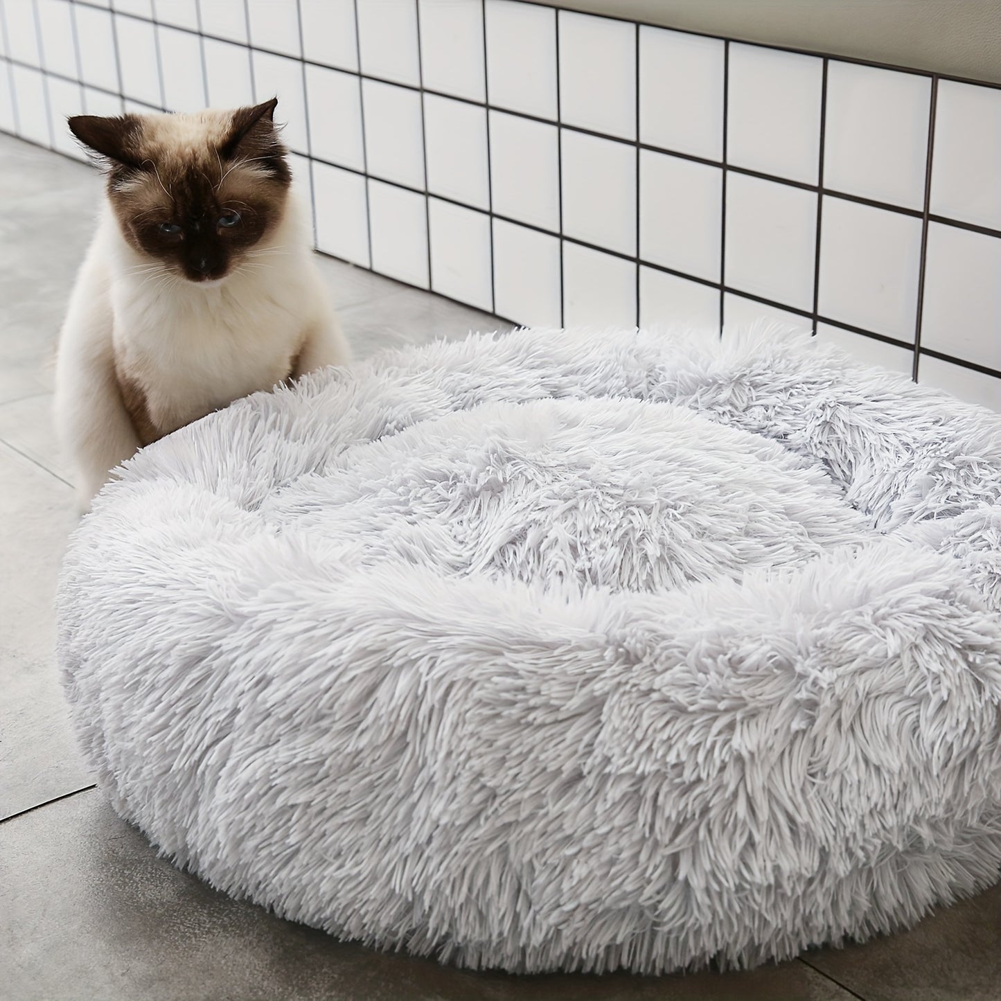 Faux Fur Plush Round Dog Cat Bed Donut Cuddler for Improved Sleep Light Grey Self-Warming Cozy Pet Cushion for Large Medium Small Dogs